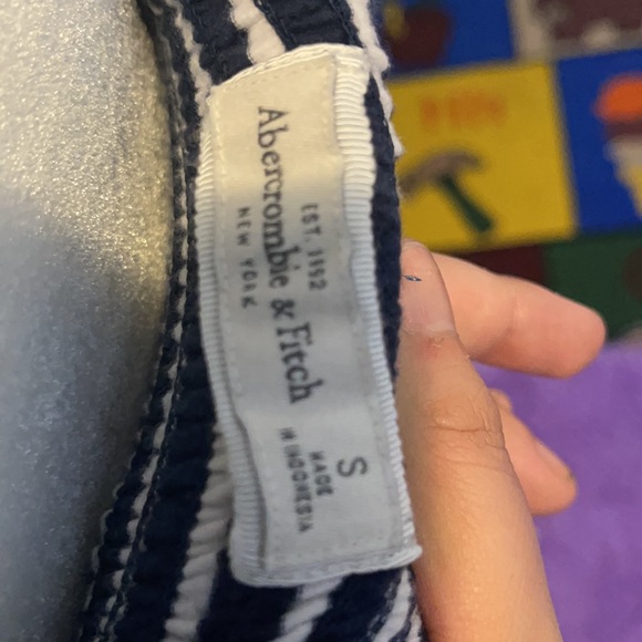 Abercrombie & Fitch Crop Top - Picture 3 of 3